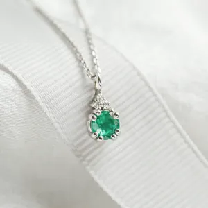 Close-up of the emerald and diamond necklace from the ELANNA jewellery set