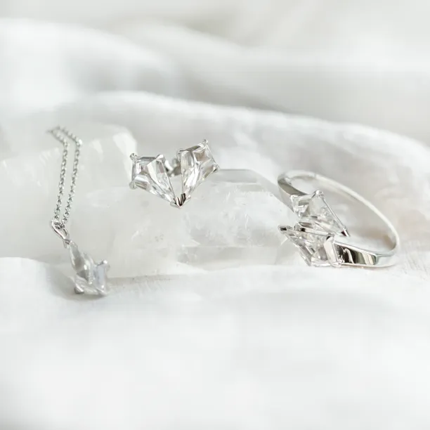 DEVON gold jewellery set with kite moissanites, including earrings, necklace and ring