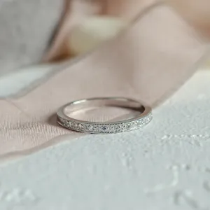 Vintage eternity prsten s laboratorními diamanty HELENE, šikmý pohled