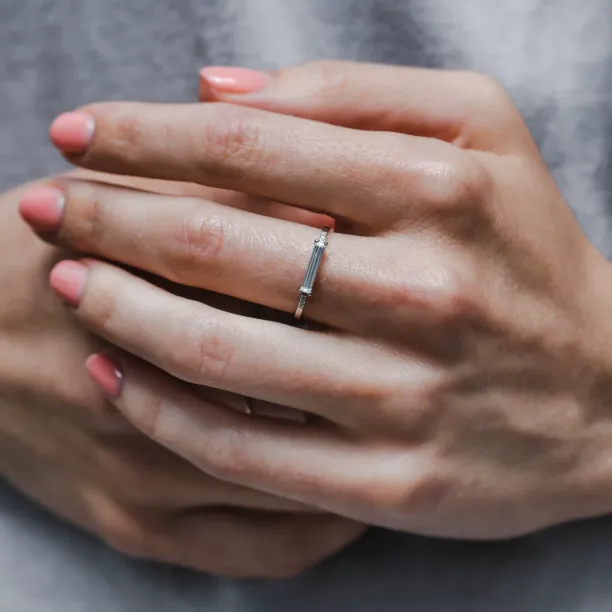 Engagement ring with baguette lab-grown diamonds CASHIA Image