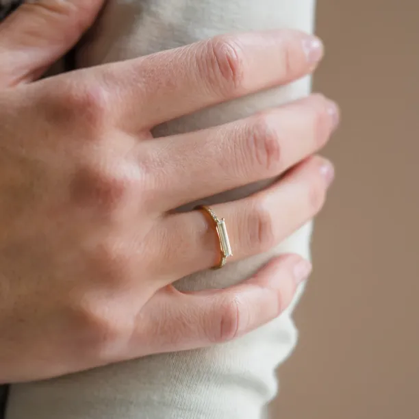 Engagement ring with baguette lab-grown diamonds CASHIA Image