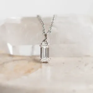 Gold pendant with lab-grown diamond ARRIA Thumbnail