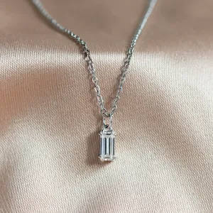 Gold pendant with lab-grown diamond ARRIA Thumbnail