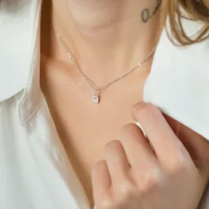 Zlatý přívěsek VIV s oválným laboratorním diamantem na krku