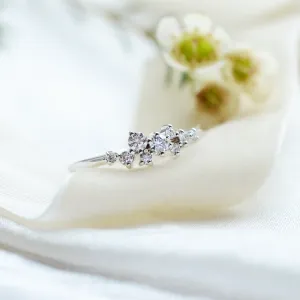 Close-up of the CLORÉ diamond cluster ring