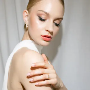 CLORÉ diamond cluster ring worn on the hand
