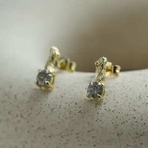 Šikmý pohled na náušnice ERNA se salt and pepper diamanty