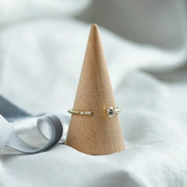 Open ring with diamonds LEIA Image