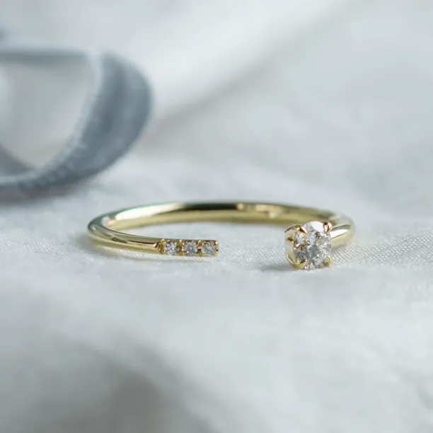 Open ring with diamonds LEIA Image
