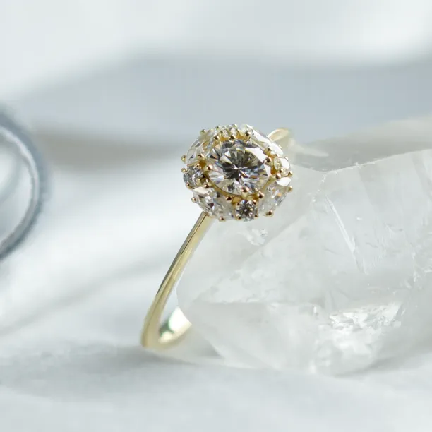 Romantic halo moissanite engagement ring ÉDITH Image