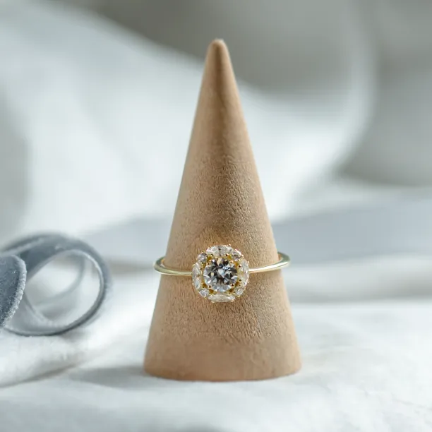 Romantic halo moissanite engagement ring ÉDITH Image