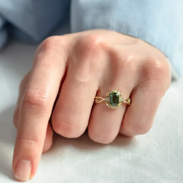 BAROQUE gold ring with green sapphire and diamonds worn on a finger