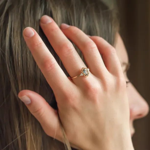 Gold vintage ring with a hexagon sapphire and diamonds worn on the hand