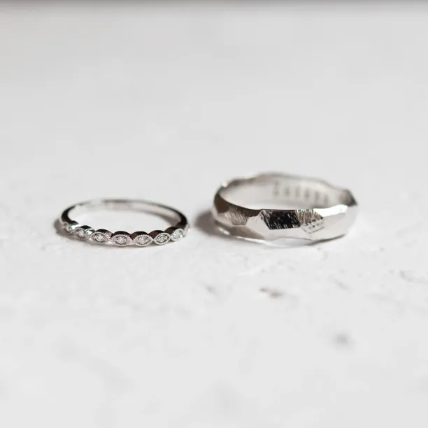 DARLING diamond wedding bands with a textured band and diamond ring