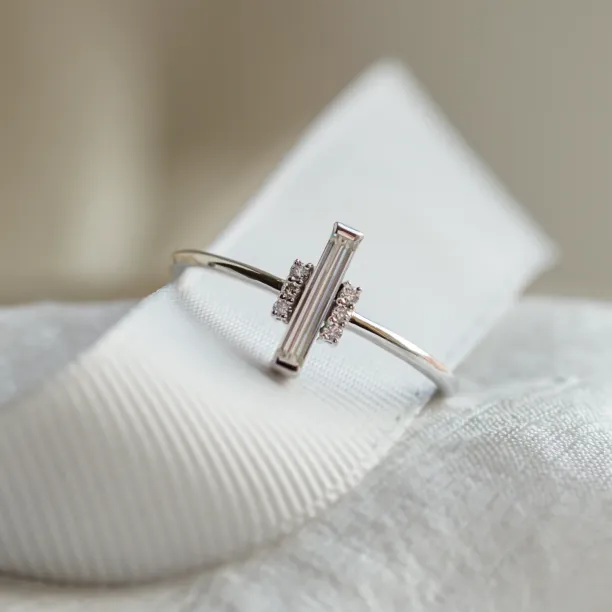 Close-up of the ETHEL ring showing its central baguette moissanite