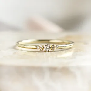 Minimalistický zásnubní prsten s diamanty JUDY