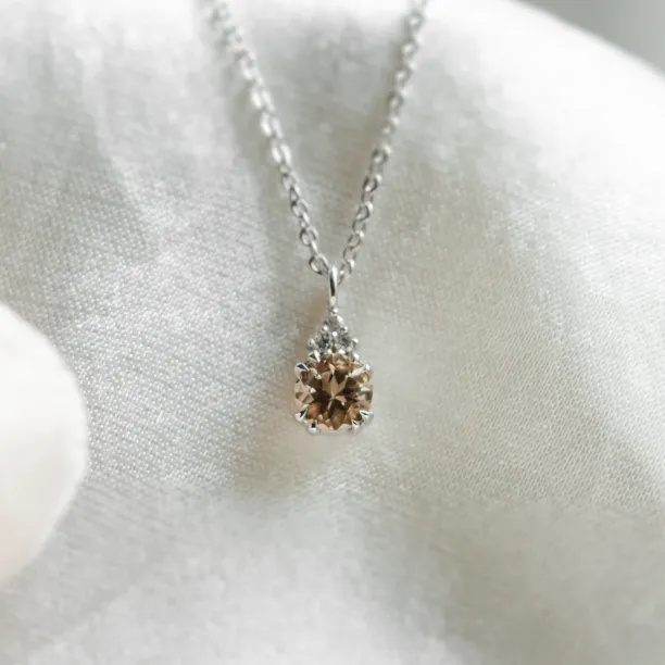 FEMINA delicate gold necklace with morganite pendant and side diamonds