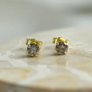 Pár zlatých pecek PARKER se salt and pepper diamanty z předního pohledu