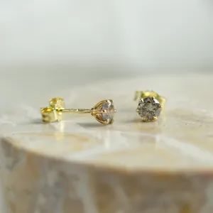 Boční pohled na pecky PARKER s viditelným uchycením diamantů a tyčinkami