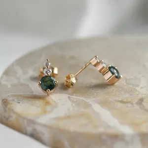 Zlaté náušnice s mechovými acháty a diamanty, pohled zepředu i zezadu