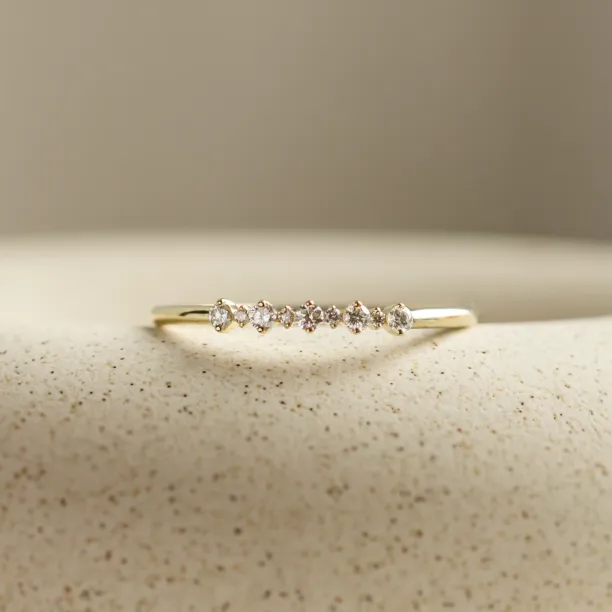 Minimalistický diamantový prsten DIADEM v celkovém pohledu
