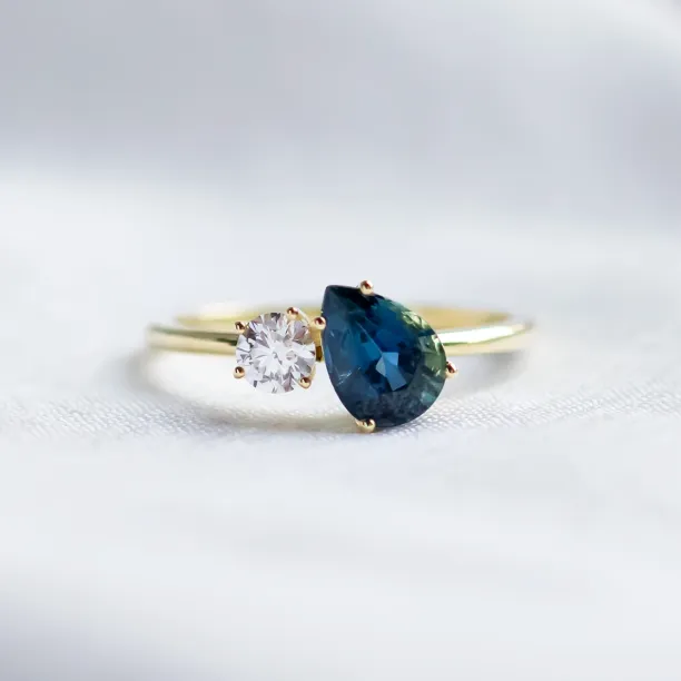 COUPLE Toi et Moi engagement ring with blue pear sapphire and round diamond