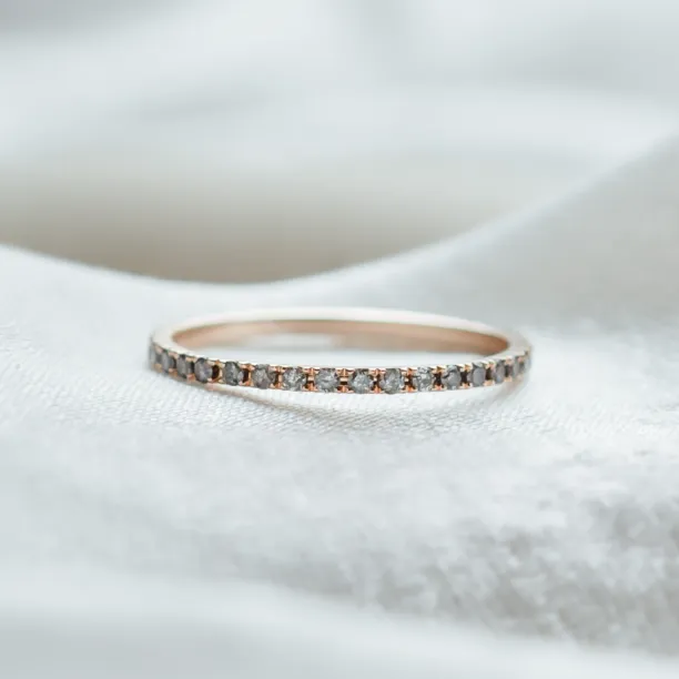 Zlatý eternity prsten se salt and pepper diamanty DOROTHY Image