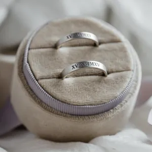 Engraved wedding rings with Roman numerals NADIA Thumbnail