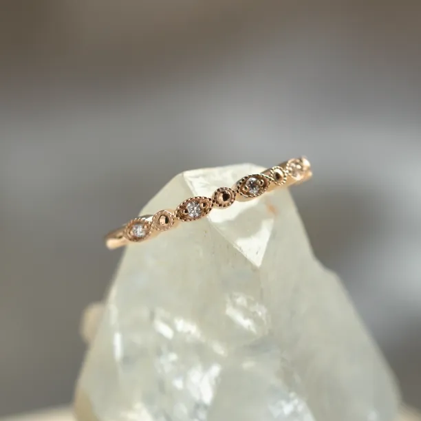Elegantní prsten s diamanty v half eternity provedení a vintage stylu CHRISTINA Image