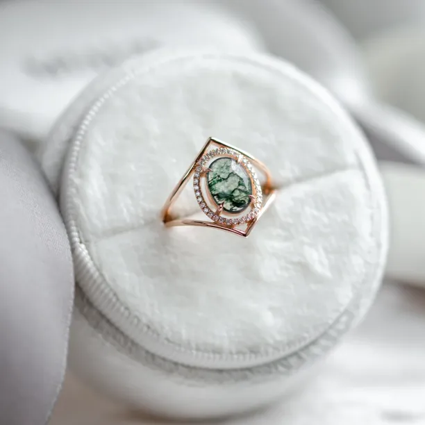 Angled view of the PINIA gold ring with moss agate and diamonds