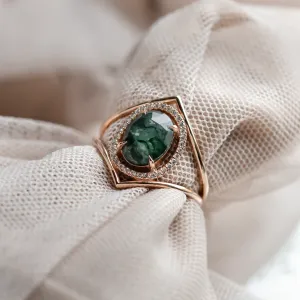 Close-up detail of the PINIA ring with moss agate and diamonds