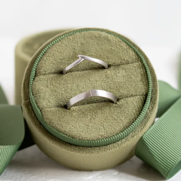 Elegant curved wedding rings SHIRIN Image