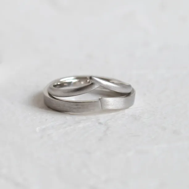 Elegant curved wedding rings SHIRIN Image