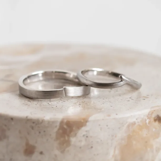 Elegant curved wedding rings SHIRIN Image