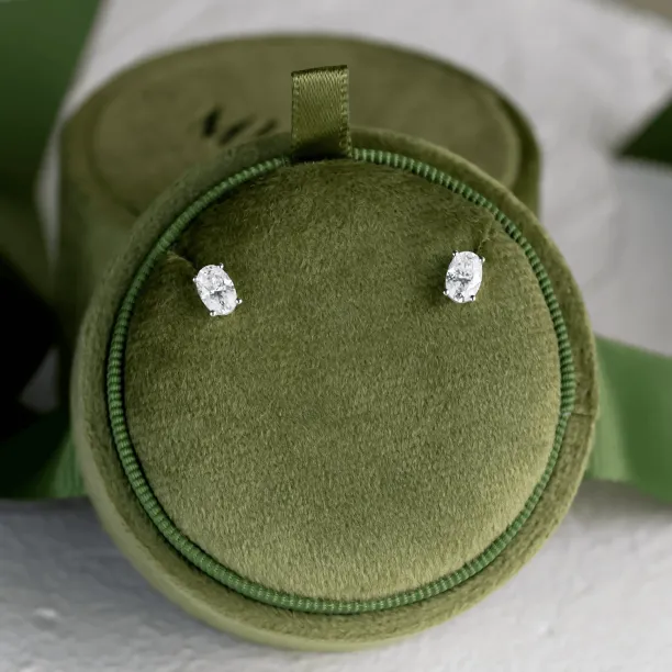 Pair of CAROLYNE gold earrings with oval moissanites