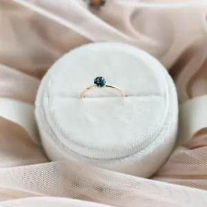 Zásnubní prsten MARGARET s london blue topazem v solitérním stylu