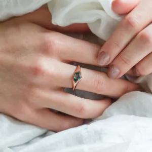Original gold ring with an asymmetric teal sapphire TAYLOR Thumbnail