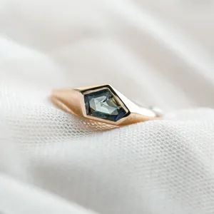 Original gold ring with an asymmetric teal sapphire TAYLOR Thumbnail