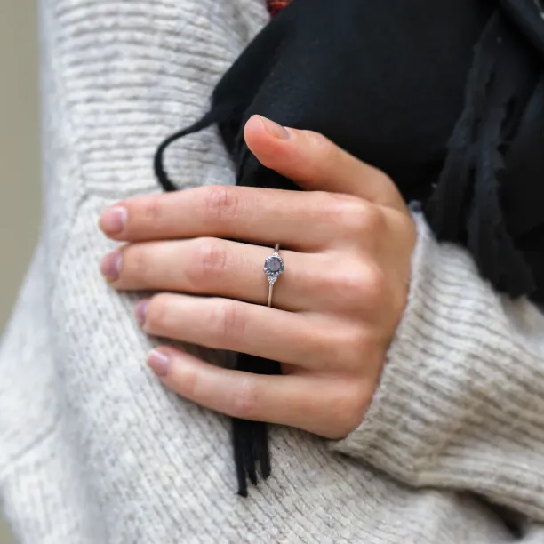 Netradiční zásnubní prsten s rutilovým křišťálem a diamanty PRECIOUS Image