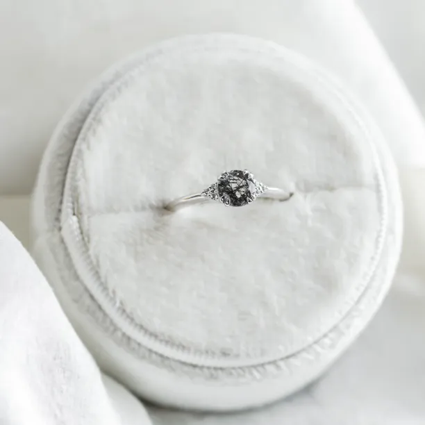 Netradiční zásnubní prsten s rutilovým křišťálem a diamanty PRECIOUS Image