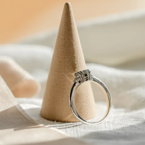 Netradiční zásnubní prsten s rutilovým křišťálem a diamanty PRECIOUS Image