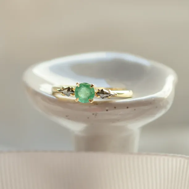 KIM yellow gold ring with emerald and kite salt and pepper diamonds