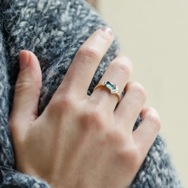 Original ring with asymmetric sapphire and baguette moissanites AGATHA Image