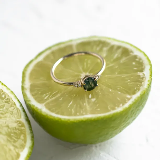Netradiční zásnubní prsten s mechovým achátem a diamanty CAMILA Image