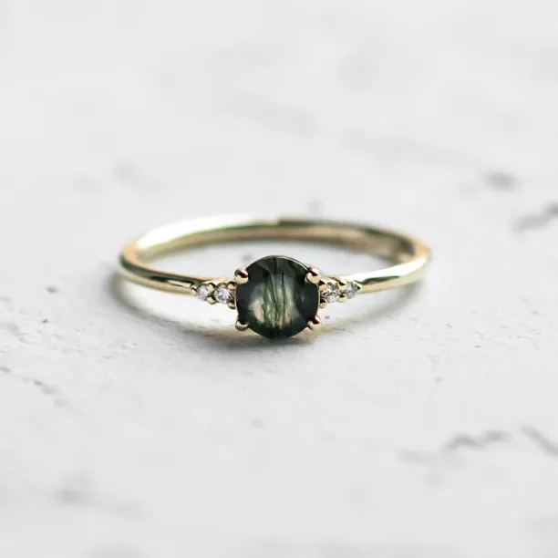 Netradiční zásnubní prsten s mechovým achátem a diamanty CAMILA Image
