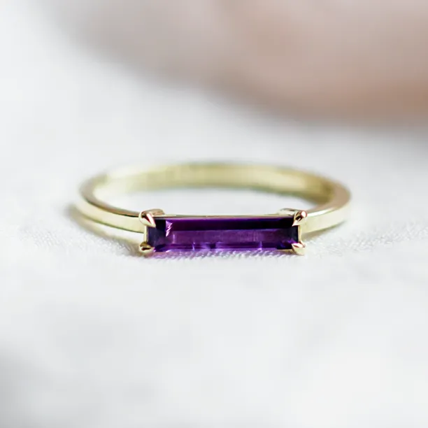 Gold ring with baguette amethyst AYLA Image