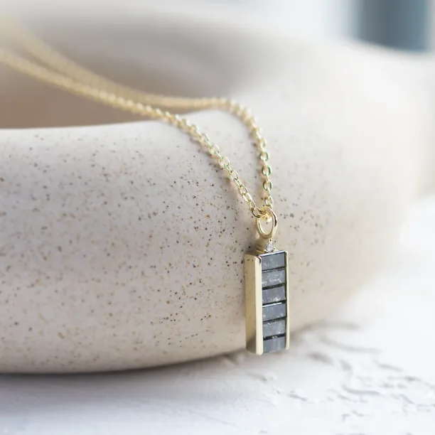 Gold pendant with salt and pepper diamonds and classic diamond EVERLY Image