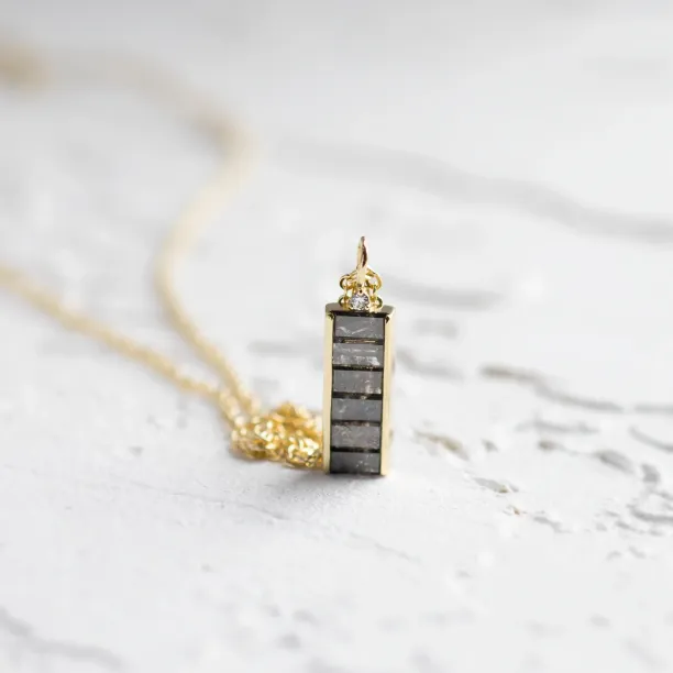 Gold pendant with salt and pepper diamonds and classic diamond EVERLY Image