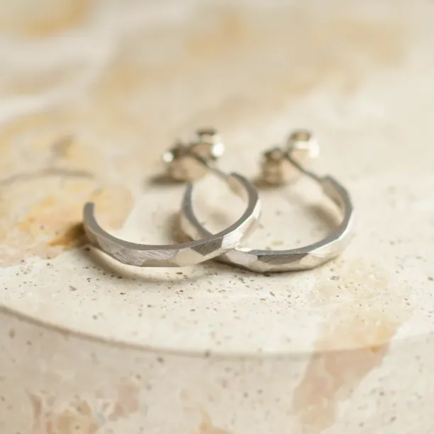Gold circle earrings with hammered surface ISLA Image