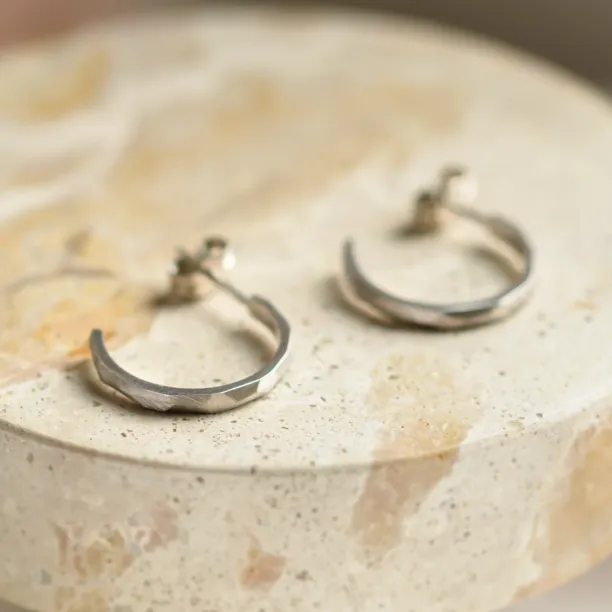 Gold circle earrings with hammered surface ISLA Image